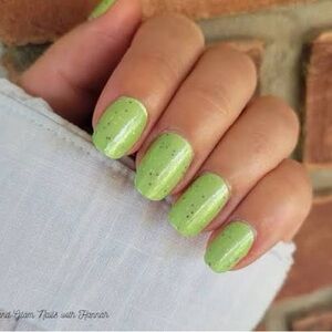 B2G1 KIWI CUTIE Color Street Nail Strips